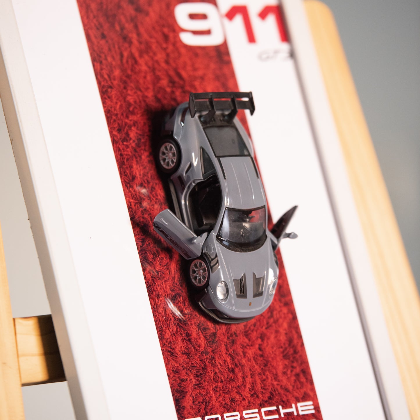 Porsche 911 GT3 RS Diecast Frame