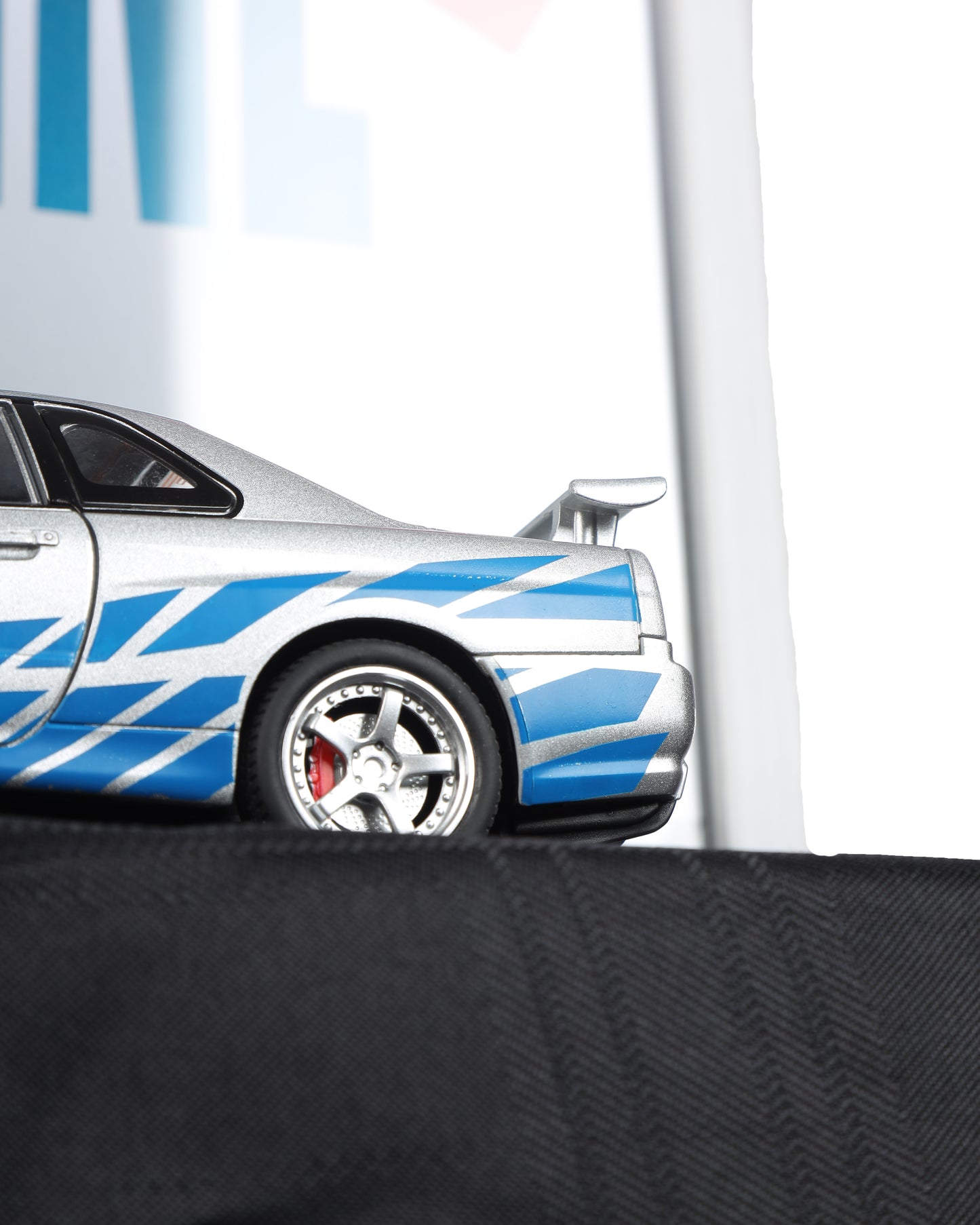 Nissan Skyline GT-R R34 Diecast Frame
